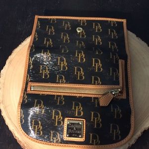 Dooney & Bourke Bags - Dooney & Bourke Wallet Dooney & Bourke Bags - Dooney & Bourke Wallet